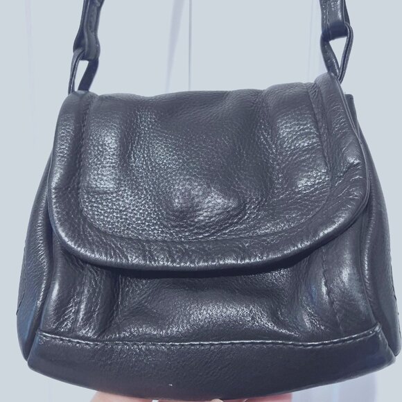Kenneth Cole-Small Crossbody Black Leather Snap Shut Purse-2 Compartments Inside - Picture 1 of 12